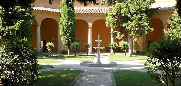  Patio interior del museo 