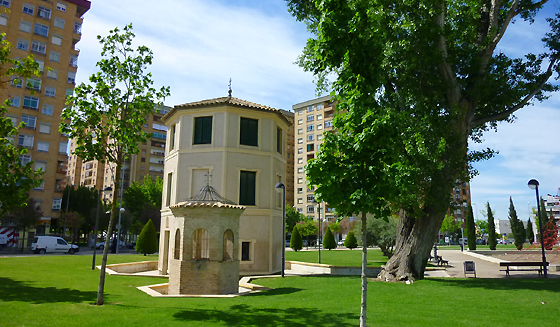   Huesca. Jardines de "la Puerta del Pirineo" 