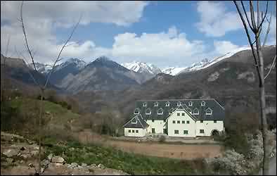 Tramacastilla,  en el Valle de Tena . Pulse para entrar en la página de La Nieve ...